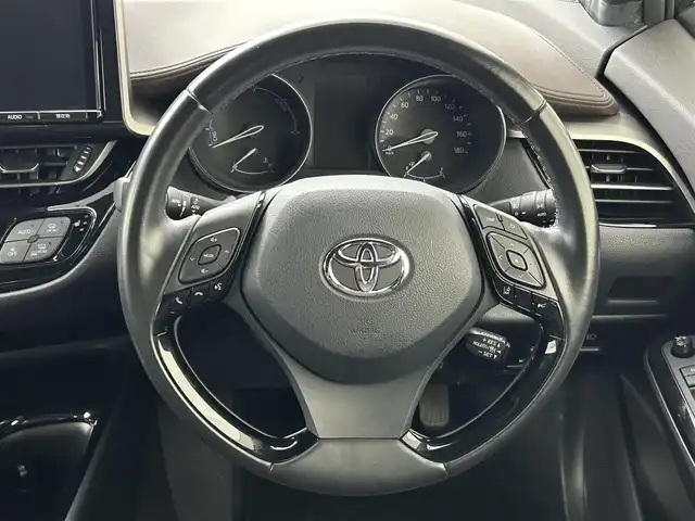 トヨタ Ｃ－ＨＲ G LEDエディション 埼玉県 2018(平30)年 3.7万km ブラックマイカ トヨタセーフティセンス　純正９インチナビ　フルセグＴＶ　Ｂｌｕｅｔｏｏｔｈ　バックカメラ　ＢＳＭ　レーダークルーズコントロール　ブラウンハーフレザーシート　前席シートヒーター　ドラレコ　ＥＴＣ