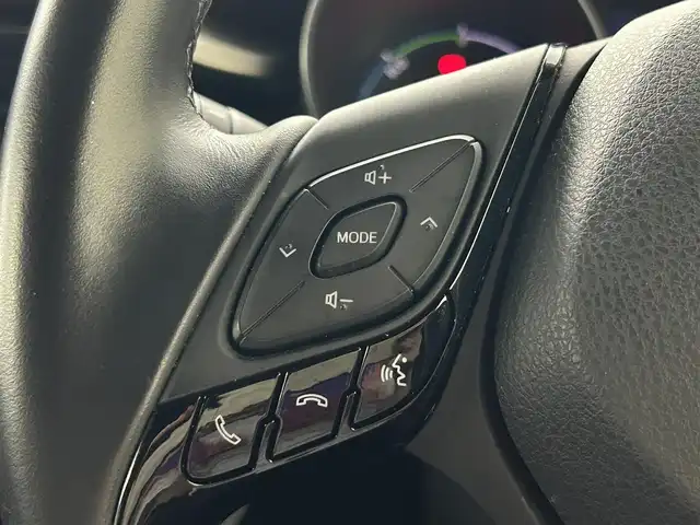 トヨタ Ｃ－ＨＲ G LEDエディション 埼玉県 2018(平30)年 3.7万km ブラックマイカ トヨタセーフティセンス　純正９インチナビ　フルセグＴＶ　Ｂｌｕｅｔｏｏｔｈ　バックカメラ　ＢＳＭ　レーダークルーズコントロール　ブラウンハーフレザーシート　前席シートヒーター　ドラレコ　ＥＴＣ