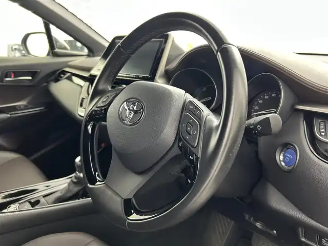 トヨタ Ｃ－ＨＲ G LEDエディション 埼玉県 2018(平30)年 3.7万km ブラックマイカ トヨタセーフティセンス　純正９インチナビ　フルセグＴＶ　Ｂｌｕｅｔｏｏｔｈ　バックカメラ　ＢＳＭ　レーダークルーズコントロール　ブラウンハーフレザーシート　前席シートヒーター　ドラレコ　ＥＴＣ