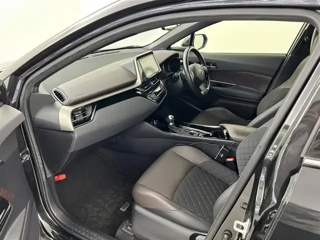 トヨタ Ｃ－ＨＲ G LEDエディション 埼玉県 2018(平30)年 3.7万km ブラックマイカ トヨタセーフティセンス　純正９インチナビ　フルセグＴＶ　Ｂｌｕｅｔｏｏｔｈ　バックカメラ　ＢＳＭ　レーダークルーズコントロール　ブラウンハーフレザーシート　前席シートヒーター　ドラレコ　ＥＴＣ