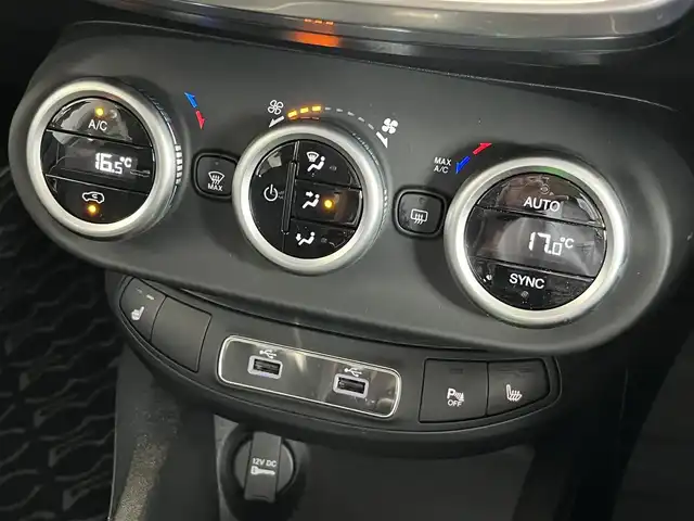 フィアット ５００Ｘ クロス 山形県 2021(令3)年 4.2万km グレーＭ 純正ディスプレイオーディオ/バックカメラ/Bluetooth/USB/黒レザーシート/衝突軽減ブレーキ/ACC/レーンキープアシスト/ブラインドスポットモニター/ルーフレール
