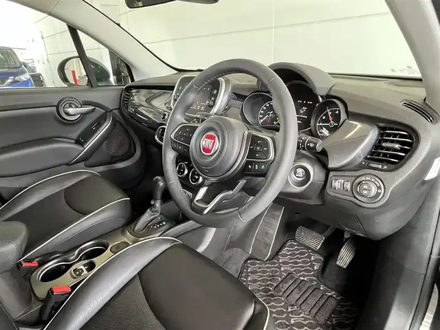 フィアット ５００Ｘ クロス 山形県 2021(令3)年 4.2万km グレーＭ 純正ディスプレイオーディオ/バックカメラ/Bluetooth/USB/黒レザーシート/衝突軽減ブレーキ/ACC/レーンキープアシスト/ブラインドスポットモニター/ルーフレール