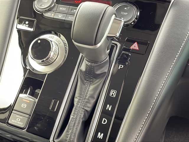 三菱 デリカＤ：５ シャモニー 大阪府 2025(令7)年 0.1千km グラファイトグレーメタリック/ブラックマイカ 登録済未使用車/専用ALPINE11型ナビ/【フルセグTV/Bluetooth/HDMI/CD/DVD/FM/AM】/全方位カメラ/パワーバックドア/ブラインドスポットモニター/両側パワースライドドア/前後コーナーセンサー/センターデフロック/三菱e-Assist/・車線逸脱警報システム/・レーダークルーズコントロール/・衝突被害軽減ブレーキシステム/・オートマチックハイビーム/・後側方車両検知警報システム/・誤発進抑制機能/ハーフレザーシート/D/N席シートヒーター/ステアリングヒーター/パドルシフト/オートホールド/ステアリングスイッチ/LEDヘッドライト/スマートキー/スペアキー/保証書/取扱説明書/点検記録簿