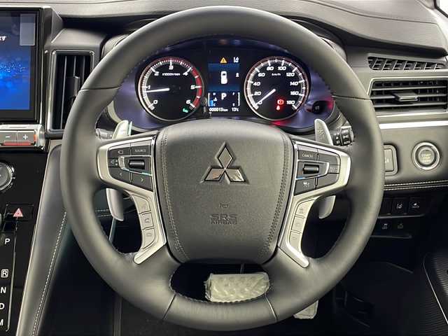 三菱 デリカＤ：５ シャモニー 大阪府 2025(令7)年 0.1千km グラファイトグレーメタリック/ブラックマイカ 登録済未使用車/専用ALPINE11型ナビ/【フルセグTV/Bluetooth/HDMI/CD/DVD/FM/AM】/全方位カメラ/パワーバックドア/ブラインドスポットモニター/両側パワースライドドア/前後コーナーセンサー/センターデフロック/三菱e-Assist/・車線逸脱警報システム/・レーダークルーズコントロール/・衝突被害軽減ブレーキシステム/・オートマチックハイビーム/・後側方車両検知警報システム/・誤発進抑制機能/ハーフレザーシート/D/N席シートヒーター/ステアリングヒーター/パドルシフト/オートホールド/ステアリングスイッチ/LEDヘッドライト/スマートキー/スペアキー/保証書/取扱説明書/点検記録簿