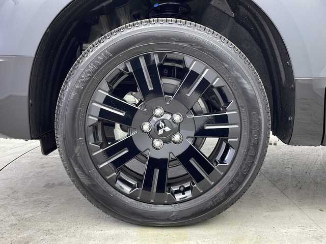 三菱 デリカＤ：５ シャモニー 大阪府 2025(令7)年 0.1千km グラファイトグレーメタリック/ブラックマイカ 登録済未使用車/専用ALPINE11型ナビ/【フルセグTV/Bluetooth/HDMI/CD/DVD/FM/AM】/全方位カメラ/パワーバックドア/ブラインドスポットモニター/両側パワースライドドア/前後コーナーセンサー/センターデフロック/三菱e-Assist/・車線逸脱警報システム/・レーダークルーズコントロール/・衝突被害軽減ブレーキシステム/・オートマチックハイビーム/・後側方車両検知警報システム/・誤発進抑制機能/ハーフレザーシート/D/N席シートヒーター/ステアリングヒーター/パドルシフト/オートホールド/ステアリングスイッチ/LEDヘッドライト/スマートキー/スペアキー/保証書/取扱説明書/点検記録簿