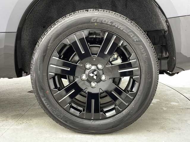 三菱 デリカＤ：５ シャモニー 大阪府 2025(令7)年 0.1千km グラファイトグレーメタリック/ブラックマイカ 登録済未使用車/専用ALPINE11型ナビ/【フルセグTV/Bluetooth/HDMI/CD/DVD/FM/AM】/全方位カメラ/パワーバックドア/ブラインドスポットモニター/両側パワースライドドア/前後コーナーセンサー/センターデフロック/三菱e-Assist/・車線逸脱警報システム/・レーダークルーズコントロール/・衝突被害軽減ブレーキシステム/・オートマチックハイビーム/・後側方車両検知警報システム/・誤発進抑制機能/ハーフレザーシート/D/N席シートヒーター/ステアリングヒーター/パドルシフト/オートホールド/ステアリングスイッチ/LEDヘッドライト/スマートキー/スペアキー/保証書/取扱説明書/点検記録簿