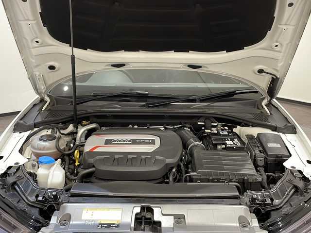 アウディ Ｓ３ スポーツバック 新潟県 2019(令1)年 3.6万km グレイシアホワイトメタリック オプション/マトリクスLEDヘッドライト/　フロントダイナミックターンインディケーター/カラードブレーキキャリパーレッド/アシスタンスパッケージ/-サイドアシスト/-アクティブレーンアシスト/-トラフィックジャムアシスト/-リヤクロストラフィックアシスト/-プレセンスベーシック/-ハイビームアシスト/主要装備/純正MMIナビ/(CD/DVD/Bluetooth.USB/フルセグTV)/バックカメラ/ETC2.0/アダプティブクルーズコントロール/ハーフレザーシート/パワーシート/シートヒーター/パドルシフト/純正18インチアルミホイール/コーナーセンサー