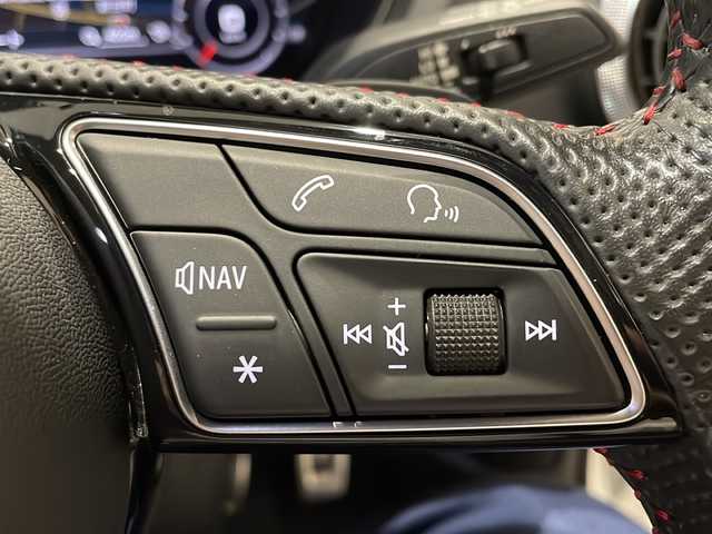アウディ Ｓ３ スポーツバック 新潟県 2019(令1)年 3.6万km グレイシアホワイトメタリック オプション/マトリクスLEDヘッドライト/　フロントダイナミックターンインディケーター/カラードブレーキキャリパーレッド/アシスタンスパッケージ/-サイドアシスト/-アクティブレーンアシスト/-トラフィックジャムアシスト/-リヤクロストラフィックアシスト/-プレセンスベーシック/-ハイビームアシスト/主要装備/純正MMIナビ/(CD/DVD/Bluetooth.USB/フルセグTV)/バックカメラ/ETC2.0/アダプティブクルーズコントロール/ハーフレザーシート/パワーシート/シートヒーター/パドルシフト/純正18インチアルミホイール/コーナーセンサー