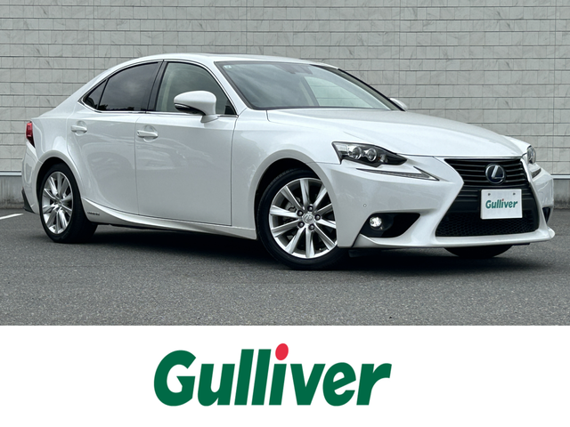 レクサス ＩＳ 300h バージョンL 大阪府 2015(平27)年 2.3万km ソニッククォーツ SDナビ（フルセグ/Bluetooth/CD/DVD)/バックカメラ/サンルーフ/レーダークルーズコントロール/ブラインドスポットモニター/横滑り防止装置/コーナーセンサー/パワーシート/シートヒーター/エアシーター/電動式リアブラインド/MTモード付/純正LEDライト/純正AW（17inch)/純正フロアマット/ビルトインETC/ステアリングスイッチ/スペアキー1本/取扱説明書/保証書