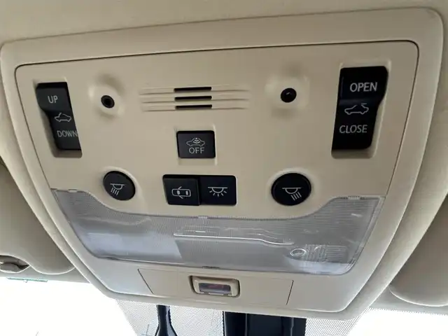 レクサス ＩＳ 300h バージョンL 大阪府 2015(平27)年 2.3万km ソニッククォーツ SDナビ（フルセグ/Bluetooth/CD/DVD)/バックカメラ/サンルーフ/レーダークルーズコントロール/ブラインドスポットモニター/横滑り防止装置/コーナーセンサー/パワーシート/シートヒーター/エアシーター/電動式リアブラインド/MTモード付/純正LEDライト/純正AW（17inch)/純正フロアマット/ビルトインETC/ステアリングスイッチ/スペアキー1本/取扱説明書/保証書