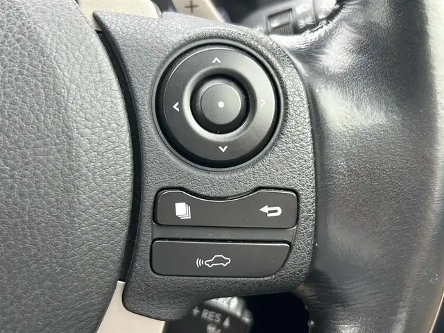 レクサス ＩＳ 300h バージョンL 大阪府 2015(平27)年 2.3万km ソニッククォーツ SDナビ（フルセグ/Bluetooth/CD/DVD)/バックカメラ/サンルーフ/レーダークルーズコントロール/ブラインドスポットモニター/横滑り防止装置/コーナーセンサー/パワーシート/シートヒーター/エアシーター/電動式リアブラインド/MTモード付/純正LEDライト/純正AW（17inch)/純正フロアマット/ビルトインETC/ステアリングスイッチ/スペアキー1本/取扱説明書/保証書