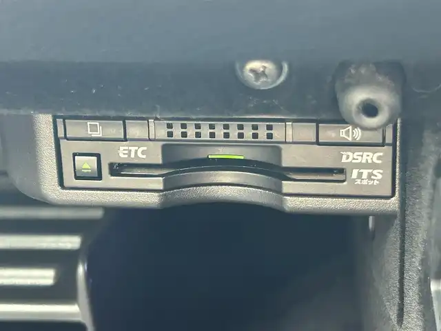 レクサス ＩＳ 300h バージョンL 大阪府 2015(平27)年 2.3万km ソニッククォーツ SDナビ（フルセグ/Bluetooth/CD/DVD)/バックカメラ/サンルーフ/レーダークルーズコントロール/ブラインドスポットモニター/横滑り防止装置/コーナーセンサー/パワーシート/シートヒーター/エアシーター/電動式リアブラインド/MTモード付/純正LEDライト/純正AW（17inch)/純正フロアマット/ビルトインETC/ステアリングスイッチ/スペアキー1本/取扱説明書/保証書