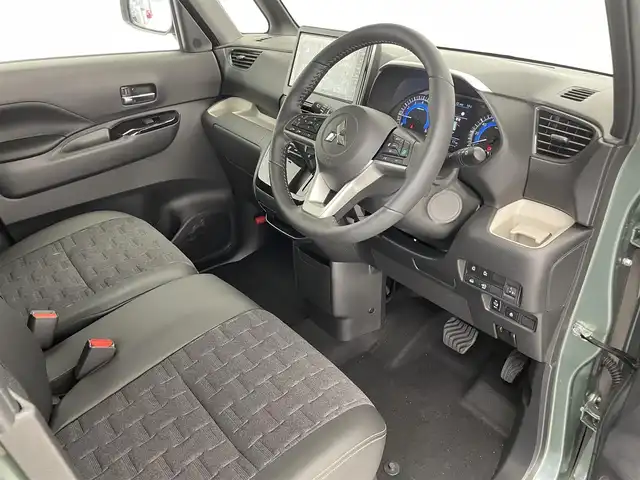 三菱 デリカミニ T プレミアム 滋賀県 2025(令7)年 0.1千km 緑Ⅱ 未使用車/純正９インチディスプレイオーディオ/Bluetooth/AppleCarPlay/AndoroidAuto/全方位カメラ/両側電動スライド/ハーフレザー/クリアランスソナー/LEDヘッドライト/オートライト/オートハイビーム/レーンキープ/シートヒーター（D/N）/ステアリングヒーター/ヒルディセントコントロール/電動パーキングブレーキ/オートブレーキホールド/DiM/衝突軽減/パドルシフト/プッシュスタート/スマートキー/ステアリングリモコン