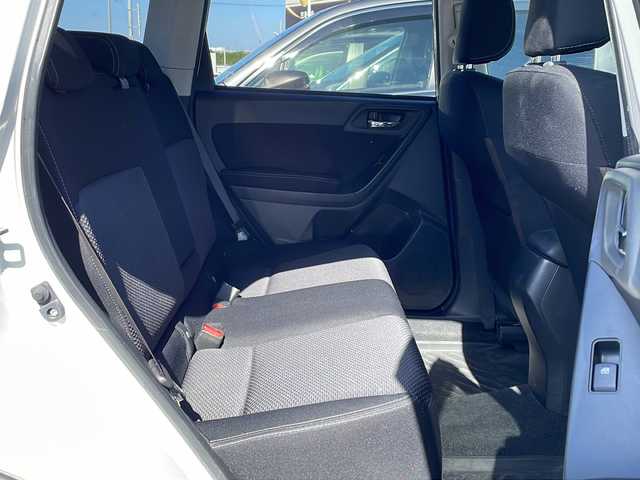 スバル フォレスター 2．0i－L 徳島県 2013(平25)年 10.3万km サテンホワイトパール 社外7インチナビ【AVIC-MRZ009】/（Bluetooth/フルセグ/CD/DVD/AM/FM）/クルーズコントロール/パドルシフト/HIDヘッドライト/ステアリングリモコン/純正AW/純正フロアマット/ドアバイザー/リモコンキー/スペアキー