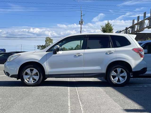 スバル フォレスター 2．0i－L 徳島県 2013(平25)年 10.3万km サテンホワイトパール 社外7インチナビ【AVIC-MRZ009】/（Bluetooth/フルセグ/CD/DVD/AM/FM）/クルーズコントロール/パドルシフト/HIDヘッドライト/ステアリングリモコン/純正AW/純正フロアマット/ドアバイザー/リモコンキー/スペアキー