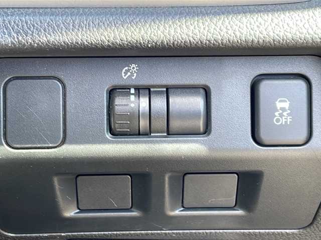 スバル フォレスター 2．0i－L 徳島県 2013(平25)年 10.3万km サテンホワイトパール 社外7インチナビ【AVIC-MRZ009】/（Bluetooth/フルセグ/CD/DVD/AM/FM）/クルーズコントロール/パドルシフト/HIDヘッドライト/ステアリングリモコン/純正AW/純正フロアマット/ドアバイザー/リモコンキー/スペアキー