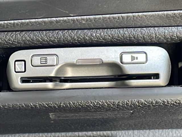 スバル フォレスター 2．0i－L 徳島県 2013(平25)年 10.3万km サテンホワイトパール 社外7インチナビ【AVIC-MRZ009】/（Bluetooth/フルセグ/CD/DVD/AM/FM）/クルーズコントロール/パドルシフト/HIDヘッドライト/ステアリングリモコン/純正AW/純正フロアマット/ドアバイザー/リモコンキー/スペアキー