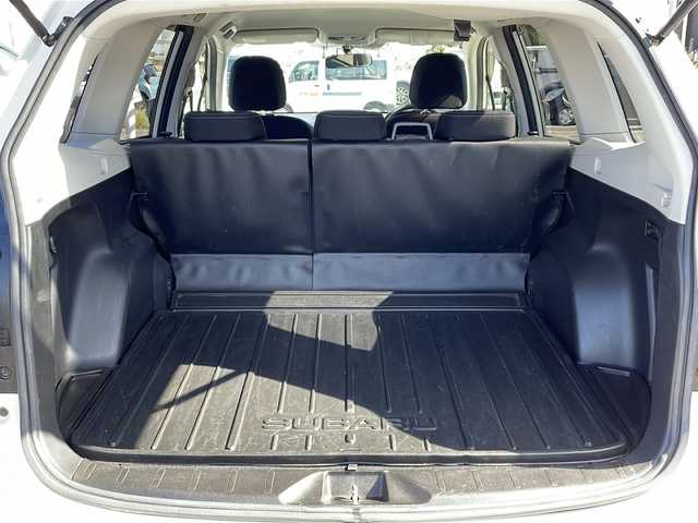 スバル フォレスター 2．0i－L 徳島県 2013(平25)年 10.3万km サテンホワイトパール 社外7インチナビ【AVIC-MRZ009】/（Bluetooth/フルセグ/CD/DVD/AM/FM）/クルーズコントロール/パドルシフト/HIDヘッドライト/ステアリングリモコン/純正AW/純正フロアマット/ドアバイザー/リモコンキー/スペアキー