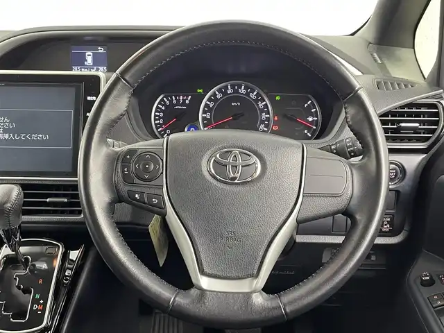 トヨタ ヴォクシー ZS 煌Ⅱ 大分県 2017(平29)年 9.2万km ブラック 純正SDナビ/（フルセグ/BT/CD/DVD）/バックカメラ/アイドリングストップ/セーフティセンスC/・プリクラッシュセーフティシステム/・レーンディパーチャーアラート/・オートマチックハイビーム/先行車発進告知機能/バックカメラ/ビルトインETC/前方ドライブレコーダー/スマートキー・プッシュスタート/両側パワースライドドア/オートライト/オートリトラミラー