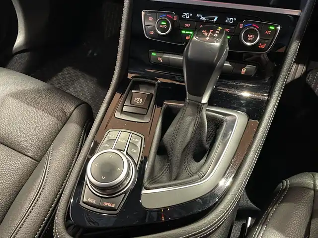 ＢＭＷ ２１８ｄ xDriveアクティブツアラー ラグジュアリー 道央・札幌 2021(令3)年 4.1万km ミネラルホワイト メタリックペイント/アドバンスドアクティブセーフティパッケージ/　・ACC/　・ヘッドアップディスプレイ/パーキングサポートパッケージ/　・リヤビューカメラ/　・PDC/　・パーキングアシスト/コンフォートパッケージ/　・オートマチックテールゲート/　・コンフォートアクセス/　・ライトパッケージ/ドライビングアシスト/LEDヘッドライト/純正HDDナビ/USB/Bluetooth/ダコタレザーシート/シートヒーター/電動フロントシート