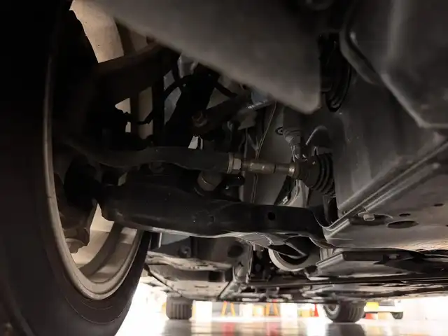 トヨタ クラウン ハイブリッド アスリートG 三重県 2013(平25)年 4.1万km ホワイトパールクリスタルシャイン ハイブリッド/FR/MTモード付フロアCVT/純正 8インチHDDナビ/（AM/FM/CD/DVD/HDDREC/USB/Bluetooth/AUX/TV）/バックガイドモニター/ドライブレコーダー前後/ビルトインETC/Toyota Safety Sense/・プリクラッシュセーフティ/・【OP】レーダークルコン*1/・【OP】インテリジェントクリアランスソナー［ICS］*1/・【OP】クリアランスソナー＆バックソナー*1/・VDIM（EBD付ABS＆VSC＆TRC＆EPS）/など/装備/・【OP】ムーンルーフ/・本革シート/・シートヒーター、ベンチレーション（D/N）/・パワーシート（D8way＋メモリー＆ランバーサポート/N4way）/・ステアリングヒーター/・雨滴感応式オートワイパー/・オートライト/・HIDヘッドランプ/・アダプティブハイビームシステム（インテリジェントAFS、ヘッドランプクリーナー付）/・左右独立オートエアコン（スイングレジスター付）/・ステアリングスイッチ/・電動チルト&テレスコピックステアリング/・プッシュスタート/・純正17inAW/・ステアリングスイッチ/・自動防眩インナーミラー/・保/取/ナビ取/・スマートキーx2、カードキーx1/・応急用スペアタイヤ/など