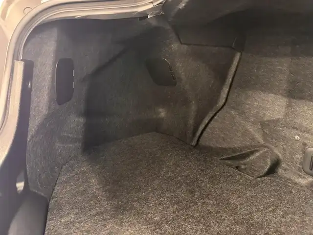 トヨタ クラウン ハイブリッド アスリートG 三重県 2013(平25)年 4.1万km ホワイトパールクリスタルシャイン ハイブリッド/FR/MTモード付フロアCVT/純正 8インチHDDナビ/（AM/FM/CD/DVD/HDDREC/USB/Bluetooth/AUX/TV）/バックガイドモニター/ドライブレコーダー前後/ビルトインETC/Toyota Safety Sense/・プリクラッシュセーフティ/・【OP】レーダークルコン*1/・【OP】インテリジェントクリアランスソナー［ICS］*1/・【OP】クリアランスソナー＆バックソナー*1/・VDIM（EBD付ABS＆VSC＆TRC＆EPS）/など/装備/・【OP】ムーンルーフ/・本革シート/・シートヒーター、ベンチレーション（D/N）/・パワーシート（D8way＋メモリー＆ランバーサポート/N4way）/・ステアリングヒーター/・雨滴感応式オートワイパー/・オートライト/・HIDヘッドランプ/・アダプティブハイビームシステム（インテリジェントAFS、ヘッドランプクリーナー付）/・左右独立オートエアコン（スイングレジスター付）/・ステアリングスイッチ/・電動チルト&テレスコピックステアリング/・プッシュスタート/・純正17inAW/・ステアリングスイッチ/・自動防眩インナーミラー/・保/取/ナビ取/・スマートキーx2、カードキーx1/・応急用スペアタイヤ/など