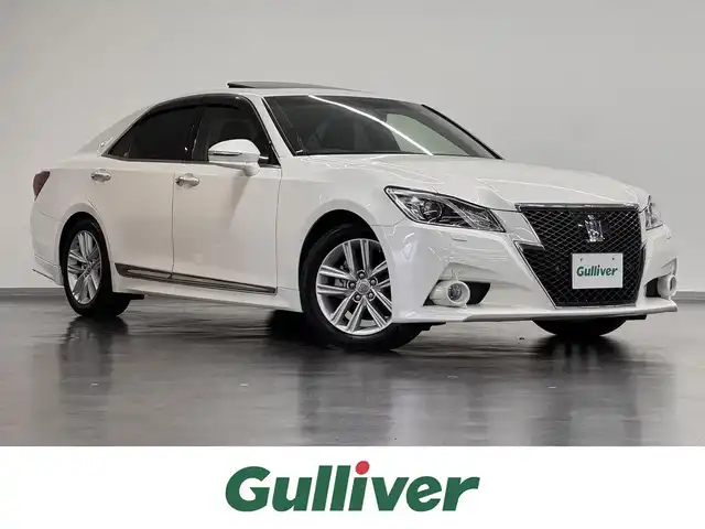 トヨタ クラウン ハイブリッド アスリートG 三重県 2013(平25)年 4.1万km ホワイトパールクリスタルシャイン ハイブリッド/FR/MTモード付フロアCVT/純正 8インチHDDナビ/（AM/FM/CD/DVD/HDDREC/USB/Bluetooth/AUX/TV）/バックガイドモニター/ドライブレコーダー前後/ビルトインETC/Toyota Safety Sense/・プリクラッシュセーフティ/・【OP】レーダークルコン*1/・【OP】インテリジェントクリアランスソナー［ICS］*1/・【OP】クリアランスソナー＆バックソナー*1/・VDIM（EBD付ABS＆VSC＆TRC＆EPS）/など/装備/・【OP】ムーンルーフ/・本革シート/・シートヒーター、ベンチレーション（D/N）/・パワーシート（D8way＋メモリー＆ランバーサポート/N4way）/・ステアリングヒーター/・雨滴感応式オートワイパー/・オートライト/・HIDヘッドランプ/・アダプティブハイビームシステム（インテリジェントAFS、ヘッドランプクリーナー付）/・左右独立オートエアコン（スイングレジスター付）/・ステアリングスイッチ/・電動チルト&テレスコピックステアリング/・プッシュスタート/・純正17inAW/・ステアリングスイッチ/・自動防眩インナーミラー/・保/取/ナビ取/・スマートキーx2、カードキーx1/・応急用スペアタイヤ/など