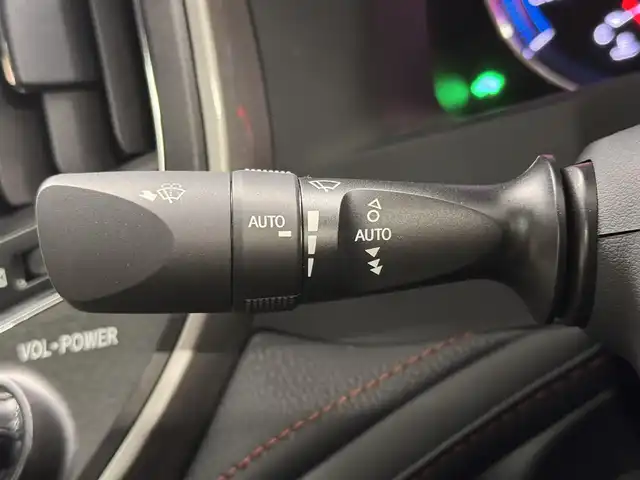 トヨタ クラウン ハイブリッド アスリートG 三重県 2013(平25)年 4.1万km ホワイトパールクリスタルシャイン ハイブリッド/FR/MTモード付フロアCVT/純正 8インチHDDナビ/（AM/FM/CD/DVD/HDDREC/USB/Bluetooth/AUX/TV）/バックガイドモニター/ドライブレコーダー前後/ビルトインETC/Toyota Safety Sense/・プリクラッシュセーフティ/・【OP】レーダークルコン*1/・【OP】インテリジェントクリアランスソナー［ICS］*1/・【OP】クリアランスソナー＆バックソナー*1/・VDIM（EBD付ABS＆VSC＆TRC＆EPS）/など/装備/・【OP】ムーンルーフ/・本革シート/・シートヒーター、ベンチレーション（D/N）/・パワーシート（D8way＋メモリー＆ランバーサポート/N4way）/・ステアリングヒーター/・雨滴感応式オートワイパー/・オートライト/・HIDヘッドランプ/・アダプティブハイビームシステム（インテリジェントAFS、ヘッドランプクリーナー付）/・左右独立オートエアコン（スイングレジスター付）/・ステアリングスイッチ/・電動チルト&テレスコピックステアリング/・プッシュスタート/・純正17inAW/・ステアリングスイッチ/・自動防眩インナーミラー/・保/取/ナビ取/・スマートキーx2、カードキーx1/・応急用スペアタイヤ/など