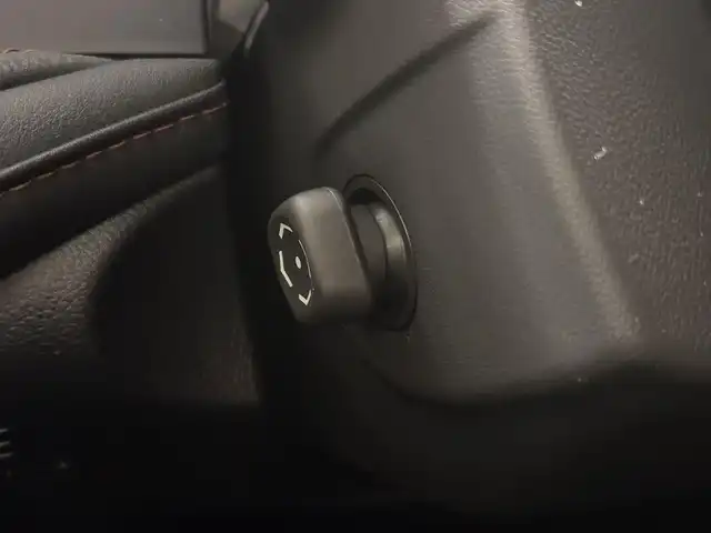 トヨタ クラウン ハイブリッド アスリートG 三重県 2013(平25)年 4.1万km ホワイトパールクリスタルシャイン ハイブリッド/FR/MTモード付フロアCVT/純正 8インチHDDナビ/（AM/FM/CD/DVD/HDDREC/USB/Bluetooth/AUX/TV）/バックガイドモニター/ドライブレコーダー前後/ビルトインETC/Toyota Safety Sense/・プリクラッシュセーフティ/・【OP】レーダークルコン*1/・【OP】インテリジェントクリアランスソナー［ICS］*1/・【OP】クリアランスソナー＆バックソナー*1/・VDIM（EBD付ABS＆VSC＆TRC＆EPS）/など/装備/・【OP】ムーンルーフ/・本革シート/・シートヒーター、ベンチレーション（D/N）/・パワーシート（D8way＋メモリー＆ランバーサポート/N4way）/・ステアリングヒーター/・雨滴感応式オートワイパー/・オートライト/・HIDヘッドランプ/・アダプティブハイビームシステム（インテリジェントAFS、ヘッドランプクリーナー付）/・左右独立オートエアコン（スイングレジスター付）/・ステアリングスイッチ/・電動チルト&テレスコピックステアリング/・プッシュスタート/・純正17inAW/・ステアリングスイッチ/・自動防眩インナーミラー/・保/取/ナビ取/・スマートキーx2、カードキーx1/・応急用スペアタイヤ/など