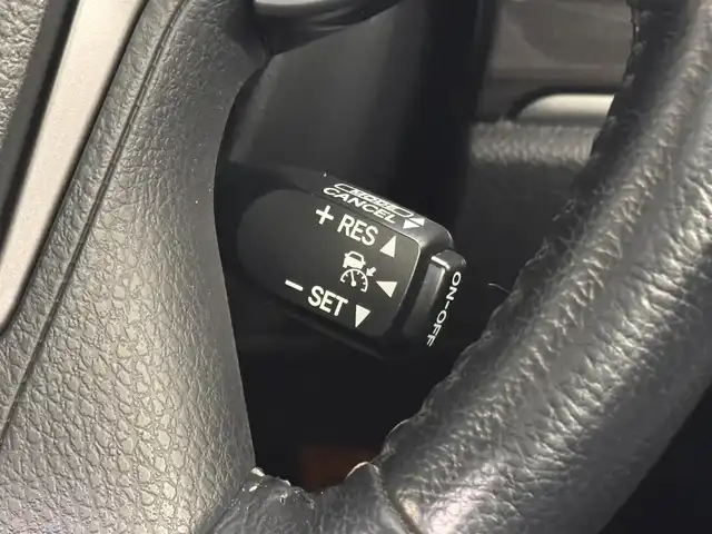 トヨタ クラウン ハイブリッド アスリートG 三重県 2013(平25)年 4.1万km ホワイトパールクリスタルシャイン ハイブリッド/FR/MTモード付フロアCVT/純正 8インチHDDナビ/（AM/FM/CD/DVD/HDDREC/USB/Bluetooth/AUX/TV）/バックガイドモニター/ドライブレコーダー前後/ビルトインETC/Toyota Safety Sense/・プリクラッシュセーフティ/・【OP】レーダークルコン*1/・【OP】インテリジェントクリアランスソナー［ICS］*1/・【OP】クリアランスソナー＆バックソナー*1/・VDIM（EBD付ABS＆VSC＆TRC＆EPS）/など/装備/・【OP】ムーンルーフ/・本革シート/・シートヒーター、ベンチレーション（D/N）/・パワーシート（D8way＋メモリー＆ランバーサポート/N4way）/・ステアリングヒーター/・雨滴感応式オートワイパー/・オートライト/・HIDヘッドランプ/・アダプティブハイビームシステム（インテリジェントAFS、ヘッドランプクリーナー付）/・左右独立オートエアコン（スイングレジスター付）/・ステアリングスイッチ/・電動チルト&テレスコピックステアリング/・プッシュスタート/・純正17inAW/・ステアリングスイッチ/・自動防眩インナーミラー/・保/取/ナビ取/・スマートキーx2、カードキーx1/・応急用スペアタイヤ/など