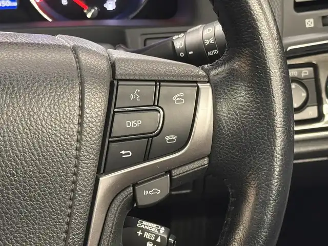 トヨタ クラウン ハイブリッド アスリートG 三重県 2013(平25)年 4.1万km ホワイトパールクリスタルシャイン ハイブリッド/FR/MTモード付フロアCVT/純正 8インチHDDナビ/（AM/FM/CD/DVD/HDDREC/USB/Bluetooth/AUX/TV）/バックガイドモニター/ドライブレコーダー前後/ビルトインETC/Toyota Safety Sense/・プリクラッシュセーフティ/・【OP】レーダークルコン*1/・【OP】インテリジェントクリアランスソナー［ICS］*1/・【OP】クリアランスソナー＆バックソナー*1/・VDIM（EBD付ABS＆VSC＆TRC＆EPS）/など/装備/・【OP】ムーンルーフ/・本革シート/・シートヒーター、ベンチレーション（D/N）/・パワーシート（D8way＋メモリー＆ランバーサポート/N4way）/・ステアリングヒーター/・雨滴感応式オートワイパー/・オートライト/・HIDヘッドランプ/・アダプティブハイビームシステム（インテリジェントAFS、ヘッドランプクリーナー付）/・左右独立オートエアコン（スイングレジスター付）/・ステアリングスイッチ/・電動チルト&テレスコピックステアリング/・プッシュスタート/・純正17inAW/・ステアリングスイッチ/・自動防眩インナーミラー/・保/取/ナビ取/・スマートキーx2、カードキーx1/・応急用スペアタイヤ/など