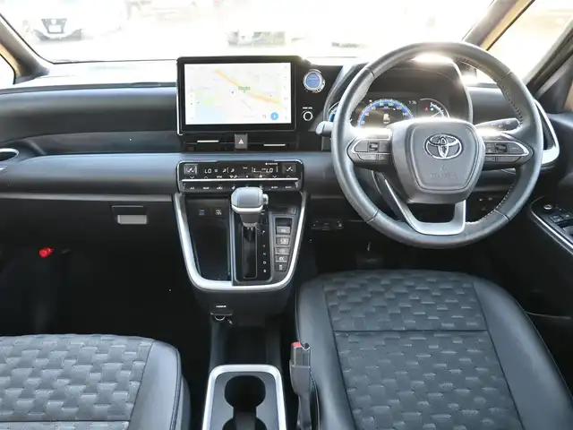 トヨタ ヴォクシー ハイブリッド S－Z 千葉県 2023(令5)年 3.3万km スパークリングブラックパールクリスタルシャイン Toyota Safety Sense/・プリクラッシュセーフティ/・レーンディパーチャーアラート/・オートハイビーム/・レーダークルーズコントロール/モデリスタエアロ/快適利便パッケージ/パワーバックドア/両側パワースライドドア/10.5インチ純正コネクティッドナビ/地デジTV/【DVD/CD再生機能　Bluetooth接続】/バックカメラ/ドライブレコーダー（前後撮影）/ハーフレザーシート/前席シートヒーター/革巻きステアリング/ステアリングスイッチ/ETC（2.0）/LEDヘッドライト/ウインカーミラー/クリアランスソナー/純正17インチアルミホイル/サイド/カーテンエアバッグ/スマートキー