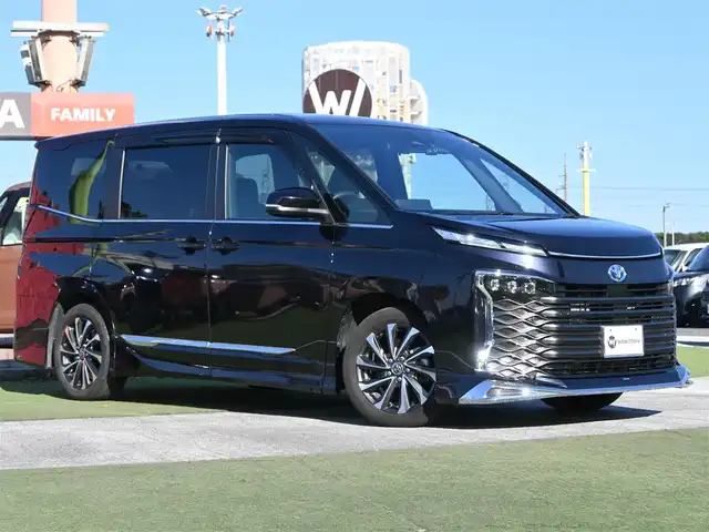 トヨタ ヴォクシー ハイブリッド S－Z 千葉県 2023(令5)年 3.3万km スパークリングブラックパールクリスタルシャイン Toyota Safety Sense/・プリクラッシュセーフティ/・レーンディパーチャーアラート/・オートハイビーム/・レーダークルーズコントロール/モデリスタエアロ/快適利便パッケージ/パワーバックドア/両側パワースライドドア/10.5インチ純正コネクティッドナビ/地デジTV/【DVD/CD再生機能　Bluetooth接続】/バックカメラ/ドライブレコーダー（前後撮影）/ハーフレザーシート/前席シートヒーター/革巻きステアリング/ステアリングスイッチ/ETC（2.0）/LEDヘッドライト/ウインカーミラー/クリアランスソナー/純正17インチアルミホイル/サイド/カーテンエアバッグ/スマートキー