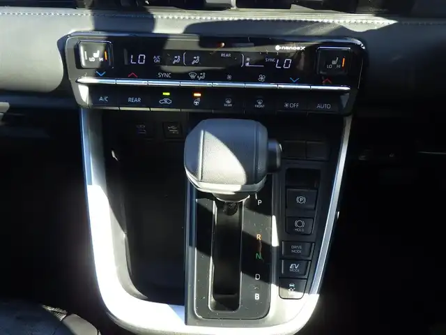 トヨタ ヴォクシー ハイブリッド S－Z 千葉県 2023(令5)年 3.3万km スパークリングブラックパールクリスタルシャイン Toyota Safety Sense/・プリクラッシュセーフティ/・レーンディパーチャーアラート/・オートハイビーム/・レーダークルーズコントロール/モデリスタエアロ/快適利便パッケージ/パワーバックドア/両側パワースライドドア/10.5インチ純正コネクティッドナビ/地デジTV/【DVD/CD再生機能　Bluetooth接続】/バックカメラ/ドライブレコーダー（前後撮影）/ハーフレザーシート/前席シートヒーター/革巻きステアリング/ステアリングスイッチ/ETC（2.0）/LEDヘッドライト/ウインカーミラー/クリアランスソナー/純正17インチアルミホイル/サイド/カーテンエアバッグ/スマートキー