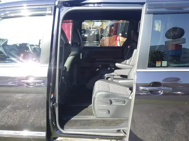 トヨタ ヴォクシー ハイブリッド S－Z 千葉県 2023(令5)年 3.3万km スパークリングブラックパールクリスタルシャイン Toyota Safety Sense/・プリクラッシュセーフティ/・レーンディパーチャーアラート/・オートハイビーム/・レーダークルーズコントロール/モデリスタエアロ/快適利便パッケージ/パワーバックドア/両側パワースライドドア/10.5インチ純正コネクティッドナビ/地デジTV/【DVD/CD再生機能　Bluetooth接続】/バックカメラ/ドライブレコーダー（前後撮影）/ハーフレザーシート/前席シートヒーター/革巻きステアリング/ステアリングスイッチ/ETC（2.0）/LEDヘッドライト/ウインカーミラー/クリアランスソナー/純正17インチアルミホイル/サイド/カーテンエアバッグ/スマートキー