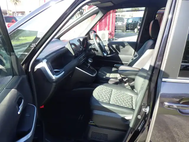 トヨタ ヴォクシー ハイブリッド S－Z 千葉県 2023(令5)年 3.3万km スパークリングブラックパールクリスタルシャイン Toyota Safety Sense/・プリクラッシュセーフティ/・レーンディパーチャーアラート/・オートハイビーム/・レーダークルーズコントロール/モデリスタエアロ/快適利便パッケージ/パワーバックドア/両側パワースライドドア/10.5インチ純正コネクティッドナビ/地デジTV/【DVD/CD再生機能　Bluetooth接続】/バックカメラ/ドライブレコーダー（前後撮影）/ハーフレザーシート/前席シートヒーター/革巻きステアリング/ステアリングスイッチ/ETC（2.0）/LEDヘッドライト/ウインカーミラー/クリアランスソナー/純正17インチアルミホイル/サイド/カーテンエアバッグ/スマートキー