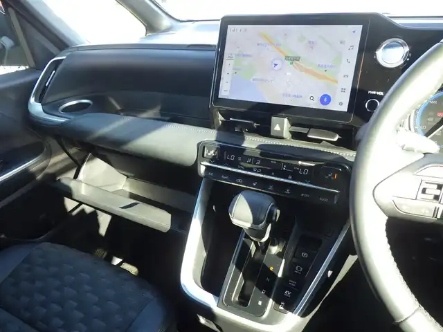 トヨタ ヴォクシー ハイブリッド S－Z 千葉県 2023(令5)年 3.3万km スパークリングブラックパールクリスタルシャイン Toyota Safety Sense/・プリクラッシュセーフティ/・レーンディパーチャーアラート/・オートハイビーム/・レーダークルーズコントロール/モデリスタエアロ/快適利便パッケージ/パワーバックドア/両側パワースライドドア/10.5インチ純正コネクティッドナビ/地デジTV/【DVD/CD再生機能　Bluetooth接続】/バックカメラ/ドライブレコーダー（前後撮影）/ハーフレザーシート/前席シートヒーター/革巻きステアリング/ステアリングスイッチ/ETC（2.0）/LEDヘッドライト/ウインカーミラー/クリアランスソナー/純正17インチアルミホイル/サイド/カーテンエアバッグ/スマートキー