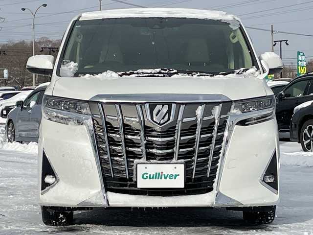 トヨタ アルファード G 道央・札幌 2018(平30)年 4.2万km ホワイトパールクリスタルシャイン ４WD/純正ディーラーOPナビ/CD/DVD/BT/フルセグ/トヨタセーフティセンス/プリクラッシュセーフティ/横滑り防止装置/レーダークルーズコントロール/レーンキープアシスト/クリアランスソナー/ブラインドスポットモニター/パーキングサポートブレーキ/ロードサインアシスト/バックカメラ/ビルトインETC/ドライブレコーダー/アイドリングストップ/ECOMODE/デジタルインナーミラー/両側パワースライドドア/パワーバックドア/前席/２列目パワーシート/D席メモリーシート/前席シートヒーター/前席エアシート/N席/２列目オットマン/レザーシート/革巻きウッドコンビステアリング/ステアリングリモコン/電動パーキング/ブレーキホールド/MTモード付AT/プッシュスタート/スマートキー/LEDヘッドライト/オートライト/オートハイビーム/フォグランプ/電動格納ミラー/ウィンカーミラー/純正フロアマット/ドアバイザー