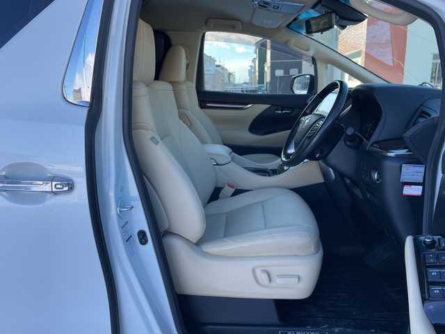 トヨタ アルファード G 道央・札幌 2018(平30)年 4.2万km ホワイトパールクリスタルシャイン ４WD/純正ディーラーOPナビ/CD/DVD/BT/フルセグ/トヨタセーフティセンス/プリクラッシュセーフティ/横滑り防止装置/レーダークルーズコントロール/レーンキープアシスト/クリアランスソナー/ブラインドスポットモニター/パーキングサポートブレーキ/ロードサインアシスト/バックカメラ/ビルトインETC/ドライブレコーダー/アイドリングストップ/ECOMODE/デジタルインナーミラー/両側パワースライドドア/パワーバックドア/前席/２列目パワーシート/D席メモリーシート/前席シートヒーター/前席エアシート/N席/２列目オットマン/レザーシート/革巻きウッドコンビステアリング/ステアリングリモコン/電動パーキング/ブレーキホールド/MTモード付AT/プッシュスタート/スマートキー/LEDヘッドライト/オートライト/オートハイビーム/フォグランプ/電動格納ミラー/ウィンカーミラー/純正フロアマット/ドアバイザー