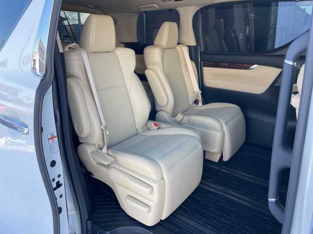 トヨタ アルファード G 道央・札幌 2018(平30)年 4.2万km ホワイトパールクリスタルシャイン ４WD/純正ディーラーOPナビ/CD/DVD/BT/フルセグ/トヨタセーフティセンス/プリクラッシュセーフティ/横滑り防止装置/レーダークルーズコントロール/レーンキープアシスト/クリアランスソナー/ブラインドスポットモニター/パーキングサポートブレーキ/ロードサインアシスト/バックカメラ/ビルトインETC/ドライブレコーダー/アイドリングストップ/ECOMODE/デジタルインナーミラー/両側パワースライドドア/パワーバックドア/前席/２列目パワーシート/D席メモリーシート/前席シートヒーター/前席エアシート/N席/２列目オットマン/レザーシート/革巻きウッドコンビステアリング/ステアリングリモコン/電動パーキング/ブレーキホールド/MTモード付AT/プッシュスタート/スマートキー/LEDヘッドライト/オートライト/オートハイビーム/フォグランプ/電動格納ミラー/ウィンカーミラー/純正フロアマット/ドアバイザー