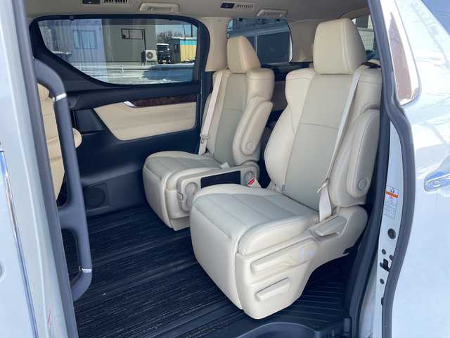 トヨタ アルファード G 道央・札幌 2018(平30)年 4.2万km ホワイトパールクリスタルシャイン ４WD/純正ディーラーOPナビ/CD/DVD/BT/フルセグ/トヨタセーフティセンス/プリクラッシュセーフティ/横滑り防止装置/レーダークルーズコントロール/レーンキープアシスト/クリアランスソナー/ブラインドスポットモニター/パーキングサポートブレーキ/ロードサインアシスト/バックカメラ/ビルトインETC/ドライブレコーダー/アイドリングストップ/ECOMODE/デジタルインナーミラー/両側パワースライドドア/パワーバックドア/前席/２列目パワーシート/D席メモリーシート/前席シートヒーター/前席エアシート/N席/２列目オットマン/レザーシート/革巻きウッドコンビステアリング/ステアリングリモコン/電動パーキング/ブレーキホールド/MTモード付AT/プッシュスタート/スマートキー/LEDヘッドライト/オートライト/オートハイビーム/フォグランプ/電動格納ミラー/ウィンカーミラー/純正フロアマット/ドアバイザー