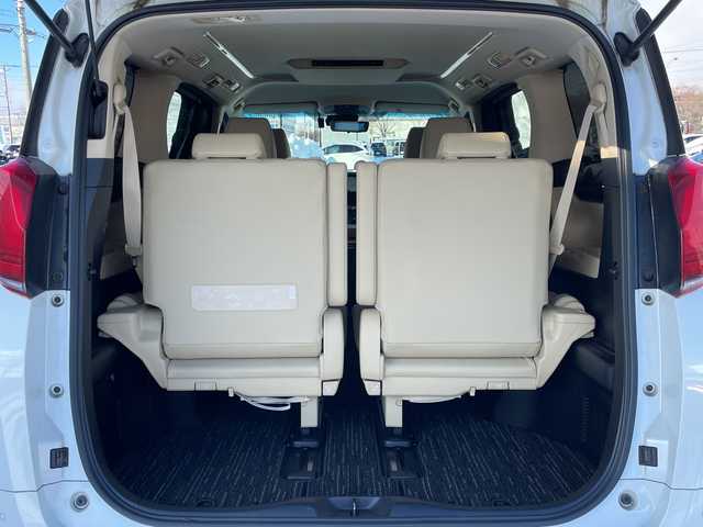 トヨタ アルファード G 道央・札幌 2018(平30)年 4.2万km ホワイトパールクリスタルシャイン ４WD/純正ディーラーOPナビ/CD/DVD/BT/フルセグ/トヨタセーフティセンス/プリクラッシュセーフティ/横滑り防止装置/レーダークルーズコントロール/レーンキープアシスト/クリアランスソナー/ブラインドスポットモニター/パーキングサポートブレーキ/ロードサインアシスト/バックカメラ/ビルトインETC/ドライブレコーダー/アイドリングストップ/ECOMODE/デジタルインナーミラー/両側パワースライドドア/パワーバックドア/前席/２列目パワーシート/D席メモリーシート/前席シートヒーター/前席エアシート/N席/２列目オットマン/レザーシート/革巻きウッドコンビステアリング/ステアリングリモコン/電動パーキング/ブレーキホールド/MTモード付AT/プッシュスタート/スマートキー/LEDヘッドライト/オートライト/オートハイビーム/フォグランプ/電動格納ミラー/ウィンカーミラー/純正フロアマット/ドアバイザー