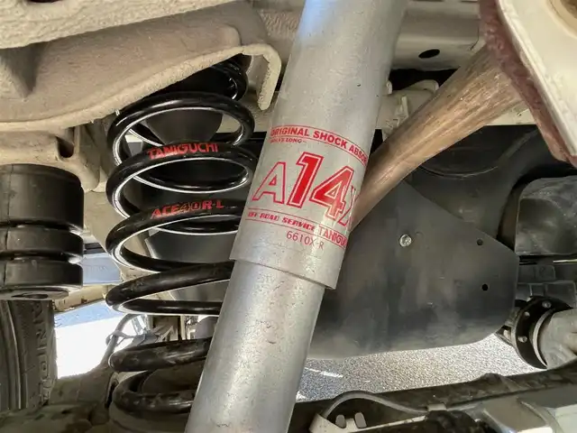 スズキ ジムニー XL 神奈川県 2019(平31)年 2.3万km シフォンアイボリーM ワンオーナー/ADVAN16インチAW/タニグチ MRSマフラー/タニグチ リフトUP/社外前後バンパー/サイドシルガード(RV4ワイルドグース)/IPFドアノブガード/5MT/社外ディスプレイオーディオ/フロントカメラ/ビルトインETC/ヒルディセントコントロール/プッシュスタート/スマートキー×2/R1/3/5/6/7年ディーラー整備記録/保証書・取説あり