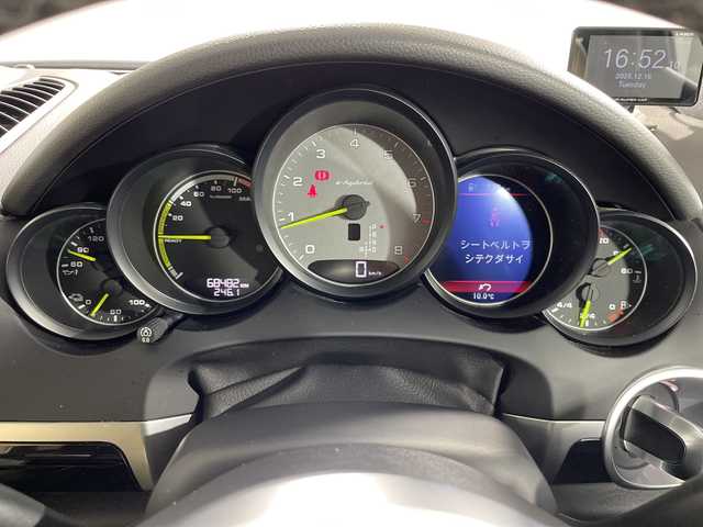 ポルシェ カイエン S Eーハイブリッド プラチナED 神奈川県 2017(平29)年 6.9万km 白 純正ナビ/・BT/AUX/SD/DVD/バックカメラ/アダプティブクルーズコントロール/パークアシスト/社外ヘッドレスト後席モニター/ハーフレザーシート/前席パワーシート/全席シートヒーター/ダウンヒルアシストコントロール/革巻きステアリング/ステアリングスイッチ/パドルシフト/前後ソナー/純正ETC/社外前後ドライブレコーダー/キーレス/社外GPSレーダー/LEDヘッドライト/フォグランプ/純正フロアマット/純正20インチアルミホイール