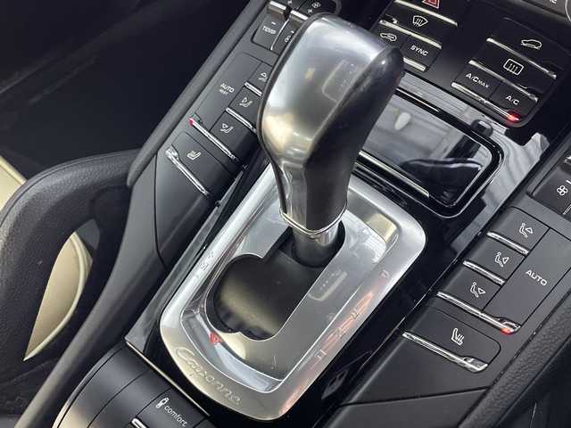 ポルシェ カイエン S Eーハイブリッド プラチナED 神奈川県 2017(平29)年 6.9万km 白 純正ナビ/・BT/AUX/SD/DVD/バックカメラ/アダプティブクルーズコントロール/パークアシスト/社外ヘッドレスト後席モニター/ハーフレザーシート/前席パワーシート/全席シートヒーター/ダウンヒルアシストコントロール/革巻きステアリング/ステアリングスイッチ/パドルシフト/前後ソナー/純正ETC/社外前後ドライブレコーダー/キーレス/社外GPSレーダー/LEDヘッドライト/フォグランプ/純正フロアマット/純正20インチアルミホイール