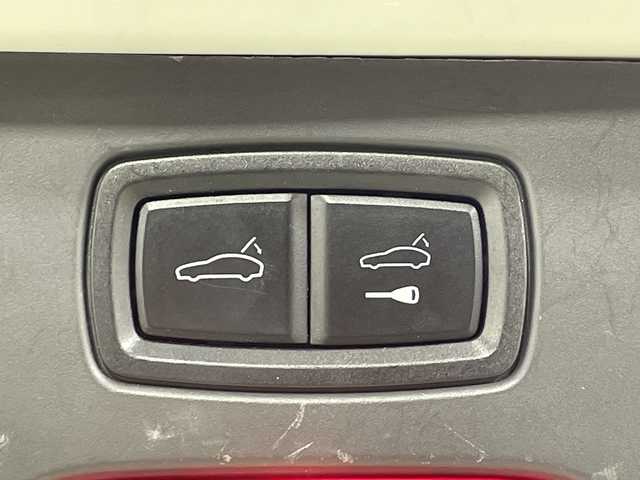 ポルシェ カイエン S Eーハイブリッド プラチナED 神奈川県 2017(平29)年 6.9万km 白 純正ナビ/・BT/AUX/SD/DVD/バックカメラ/アダプティブクルーズコントロール/パークアシスト/社外ヘッドレスト後席モニター/ハーフレザーシート/前席パワーシート/全席シートヒーター/ダウンヒルアシストコントロール/革巻きステアリング/ステアリングスイッチ/パドルシフト/前後ソナー/純正ETC/社外前後ドライブレコーダー/キーレス/社外GPSレーダー/LEDヘッドライト/フォグランプ/純正フロアマット/純正20インチアルミホイール