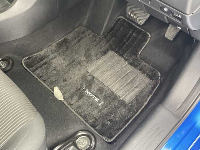 日産 ノート X 群馬県 2021(令3)年 1.6万km ビビットブルー / スーパーブラック 2トーン 純正９型ナビ　全周囲カメラ　ビルトインＥＴＣ　ＢＳＭ　ＨＤＭＩ端子　電子ミラー　ワイヤレス充電　オートハイビーム　ＬＥＤライト　前後コーナーセンサー　衝突被害軽減システム　ワンオーナー　禁煙車