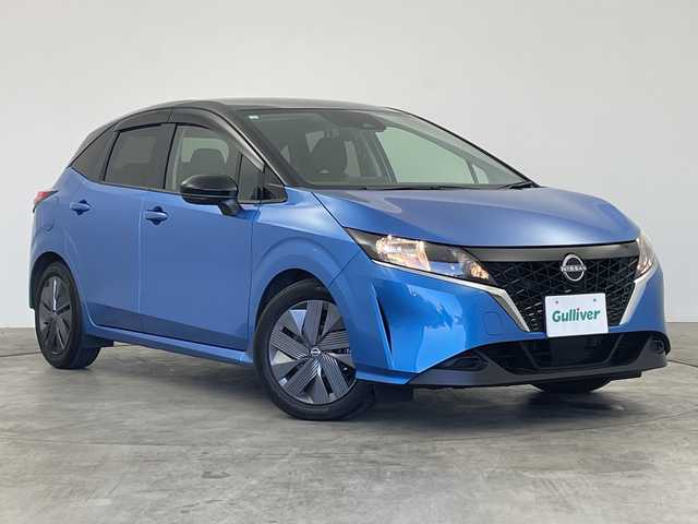 日産 ノート X 群馬県 2021(令3)年 1.6万km ビビットブルー / スーパーブラック 2トーン 純正９型ナビ　全周囲カメラ　ビルトインＥＴＣ　ＢＳＭ　ＨＤＭＩ端子　電子ミラー　ワイヤレス充電　オートハイビーム　ＬＥＤライト　前後コーナーセンサー　衝突被害軽減システム　ワンオーナー　禁煙車