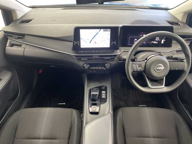 日産 ノート X 群馬県 2021(令3)年 1.6万km ビビットブルー / スーパーブラック 2トーン 純正９型ナビ　全周囲カメラ　ビルトインＥＴＣ　ＢＳＭ　ＨＤＭＩ端子　電子ミラー　ワイヤレス充電　オートハイビーム　ＬＥＤライト　前後コーナーセンサー　衝突被害軽減システム　ワンオーナー　禁煙車