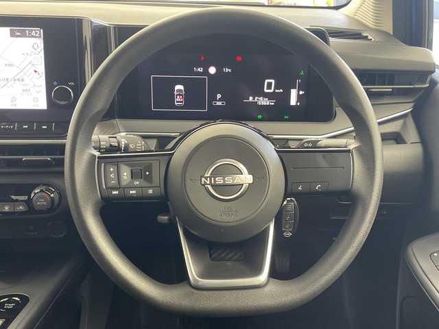 日産 ノート X 群馬県 2021(令3)年 1.6万km ビビットブルー / スーパーブラック 2トーン 純正９型ナビ　全周囲カメラ　ビルトインＥＴＣ　ＢＳＭ　ＨＤＭＩ端子　電子ミラー　ワイヤレス充電　オートハイビーム　ＬＥＤライト　前後コーナーセンサー　衝突被害軽減システム　ワンオーナー　禁煙車